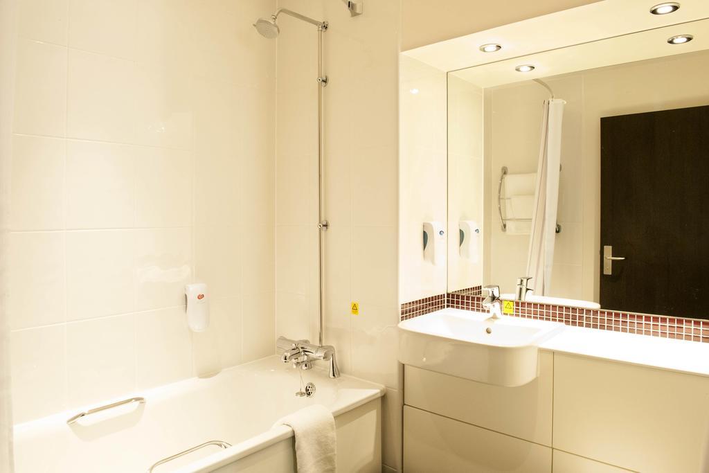Premier Inn Birmingham City Centre Bridge Street 외부 사진